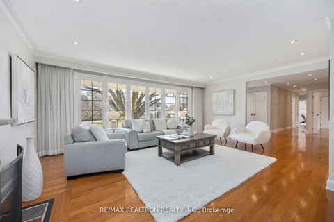 Photo 5 at 16 Aylesbury Road, Rosethorn, Toronto