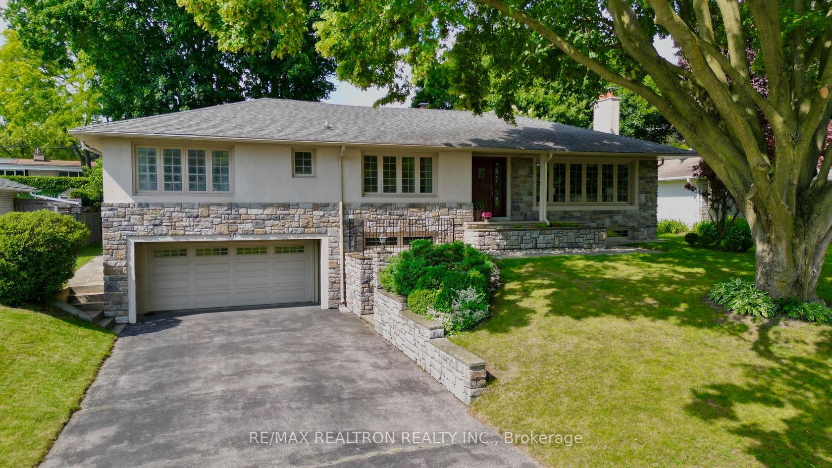 16 Aylesbury Road, Rosethorn, Toronto 