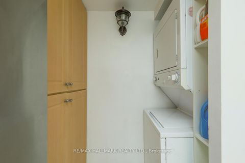 Photo 4 at 2027 - 3 Greystone Walk Drive, Kennedy Park, Toronto