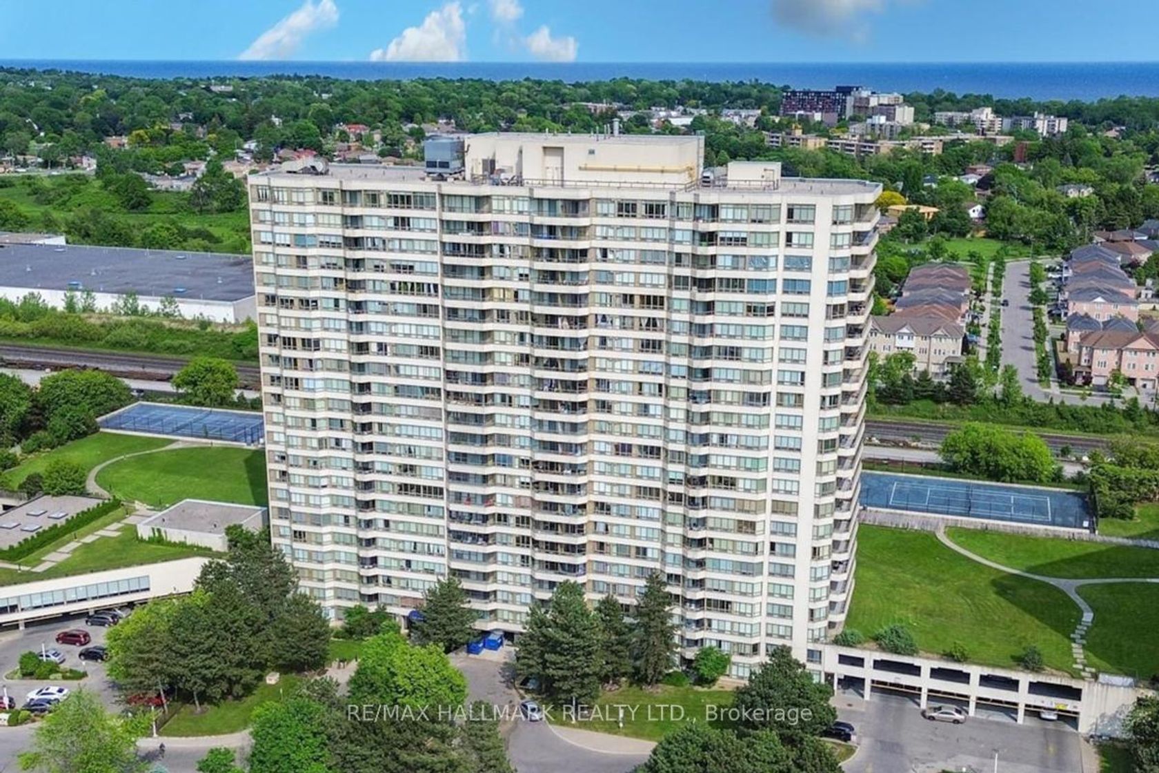 2027 - 3 Greystone Walk Drive, Kennedy Park, Toronto 