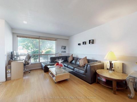 Photo 4 at 37 Hucknall Road, York University Heights, Toronto