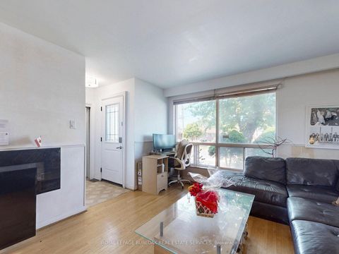 Photo 5 at 37 Hucknall Road, York University Heights, Toronto