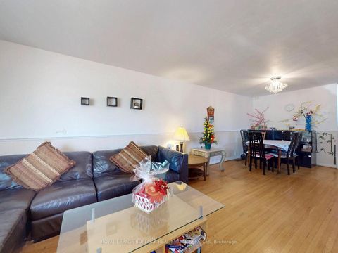 Photo 7 at 37 Hucknall Road, York University Heights, Toronto