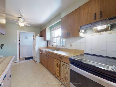 Photo 9 at 37 Hucknall Road, York University Heights, Toronto