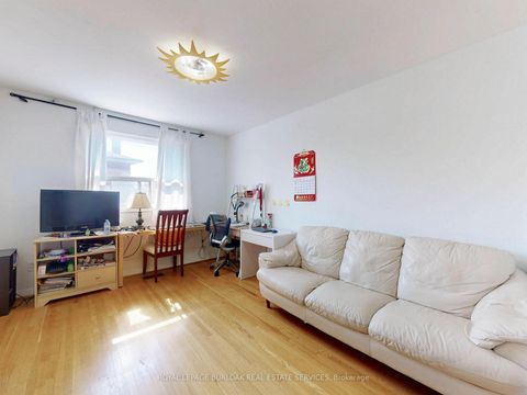 Photo 15 at 37 Hucknall Road, York University Heights, Toronto