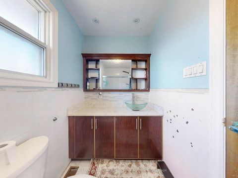 Photo 17 at 37 Hucknall Road, York University Heights, Toronto