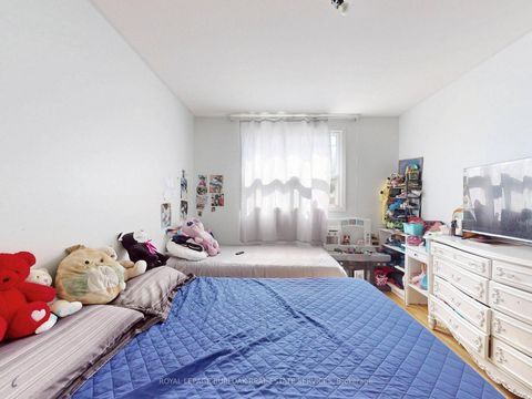 Photo 22 at 37 Hucknall Road, York University Heights, Toronto