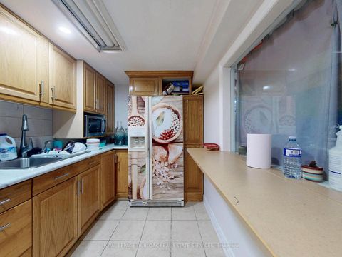 Photo 31 at 37 Hucknall Road, York University Heights, Toronto