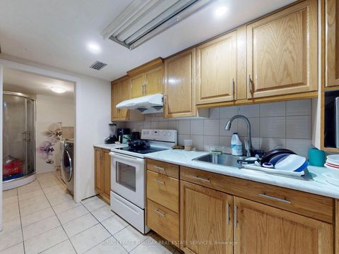 Photo 33 at 37 Hucknall Road, York University Heights, Toronto