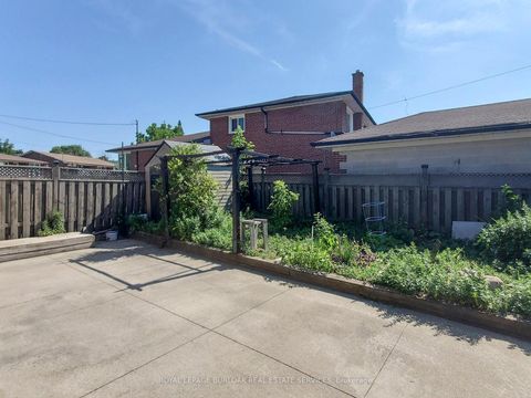 Photo 40 at 37 Hucknall Road, York University Heights, Toronto