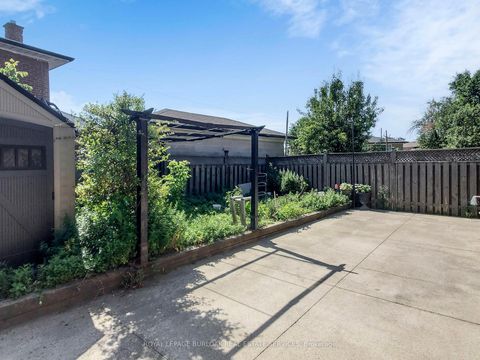 Photo 41 at 37 Hucknall Road, York University Heights, Toronto