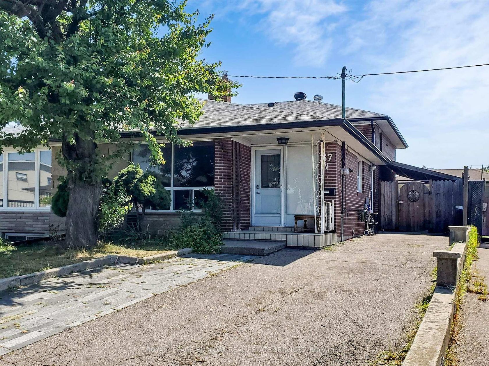 37 Hucknall Road, York University Heights, Toronto 