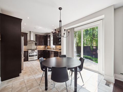 Photo 3 at 10 Glade Drive, Oak Ridges, Richmond Hill