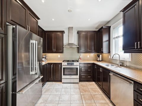 Photo 5 at 10 Glade Drive, Oak Ridges, Richmond Hill