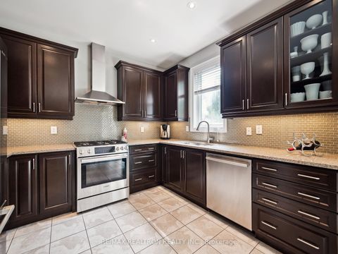 Photo 6 at 10 Glade Drive, Oak Ridges, Richmond Hill
