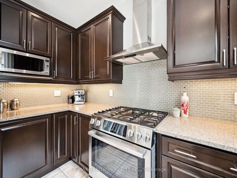 Photo 7 at 10 Glade Drive, Oak Ridges, Richmond Hill