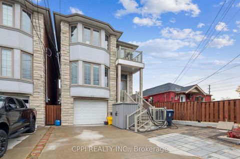 Photo 0 at 2C Bexley Crescent, Smythe, Toronto