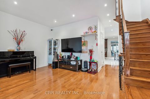 Photo 2 at 2C Bexley Crescent, Smythe, Toronto