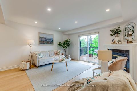 Photo 14 at 2246 Fairbairn Court, WT West Oak Trails, Oakville