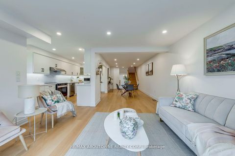 Photo 17 at 2246 Fairbairn Court, WT West Oak Trails, Oakville
