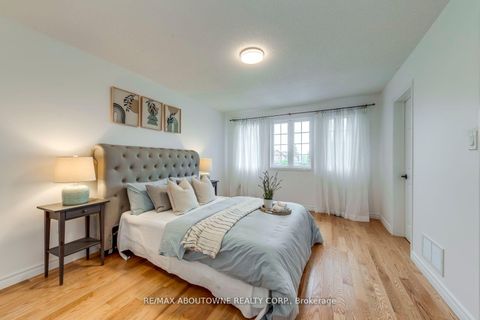 Photo 23 at 2246 Fairbairn Court, WT West Oak Trails, Oakville
