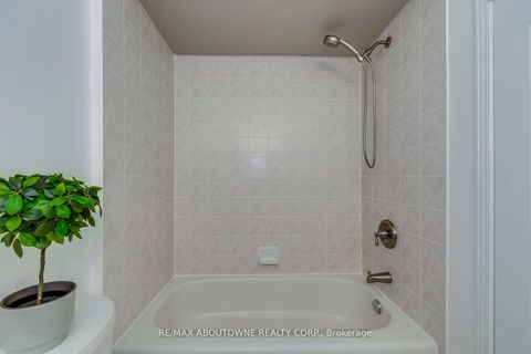 Photo 31 at 2246 Fairbairn Court, WT West Oak Trails, Oakville