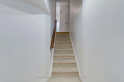 Photo 33 at 2246 Fairbairn Court, WT West Oak Trails, Oakville