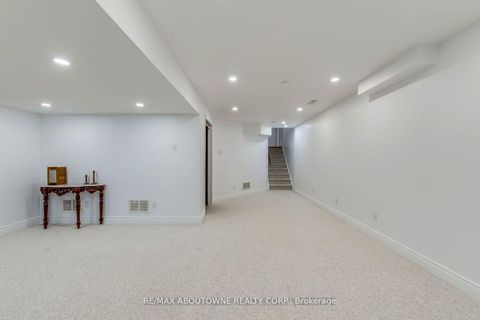 Photo 34 at 2246 Fairbairn Court, WT West Oak Trails, Oakville