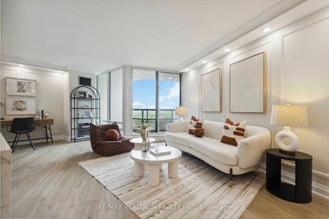 Photo 1 at 1604 - 7250 Yonge Street, Yorkhill, Vaughan