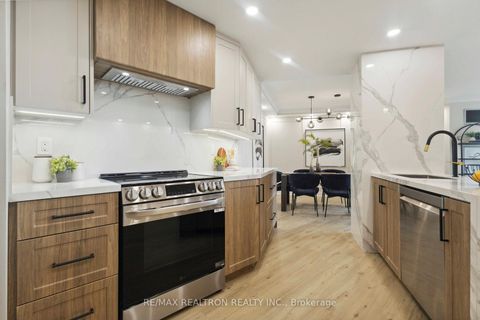 Photo 9 at 1604 - 7250 Yonge Street, Yorkhill, Vaughan