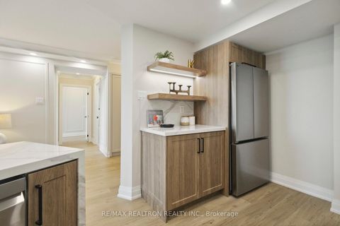 Photo 12 at 1604 - 7250 Yonge Street, Yorkhill, Vaughan