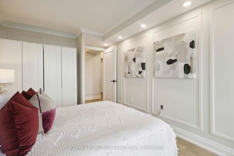 Photo 17 at 1604 - 7250 Yonge Street, Yorkhill, Vaughan