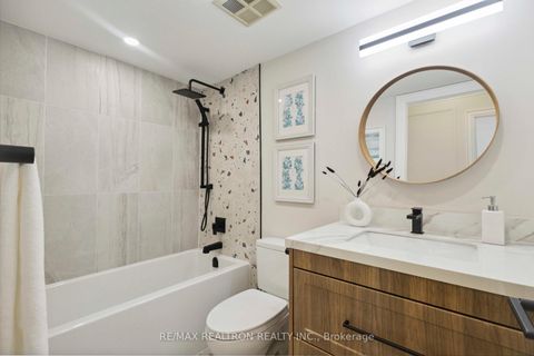 Photo 18 at 1604 - 7250 Yonge Street, Yorkhill, Vaughan
