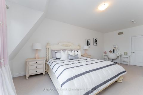 Photo 16 at 19 - 2172 Trafalgar Road, RO River Oaks, Oakville