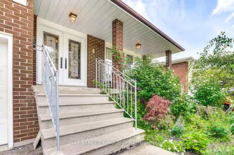 Photo 1 at 8 Kersey Crescent, North Richvale, Richmond Hill