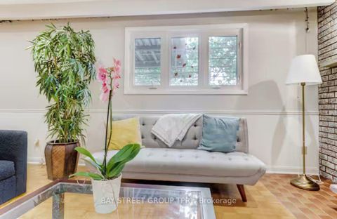 Photo 9 at 8 Kersey Crescent, North Richvale, Richmond Hill