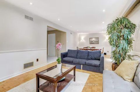 Photo 10 at 8 Kersey Crescent, North Richvale, Richmond Hill