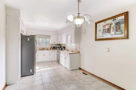 Photo 11 at 8 Kersey Crescent, North Richvale, Richmond Hill