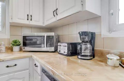 Photo 12 at 8 Kersey Crescent, North Richvale, Richmond Hill