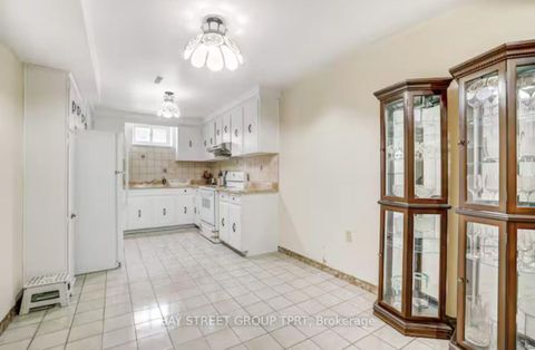 Photo 15 at 8 Kersey Crescent, North Richvale, Richmond Hill