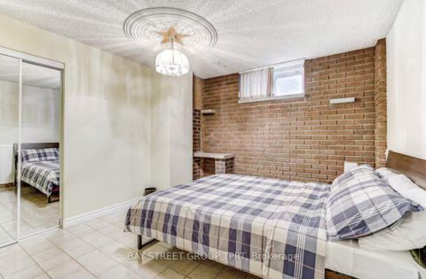 Photo 32 at 8 Kersey Crescent, North Richvale, Richmond Hill