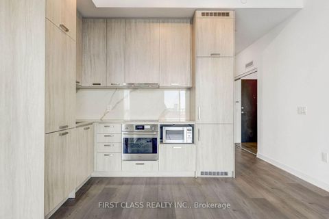 Photo 9 at 506 - 10 Honeycrisp Crescent, Vaughan Corporate Centre, Vaughan