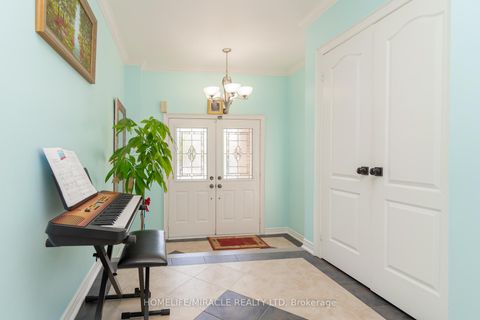 Photo 5 at 60 Forest Fountain Drive, Sonoma Heights, Vaughan