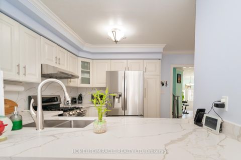 Photo 13 at 60 Forest Fountain Drive, Sonoma Heights, Vaughan