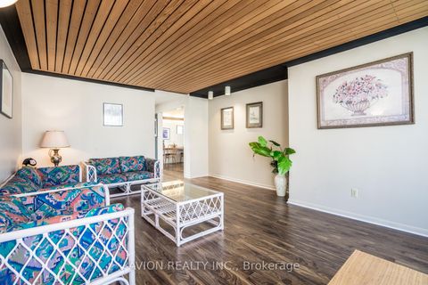 Photo 3 at 215 Dunview Avenue, Willowdale East, Toronto