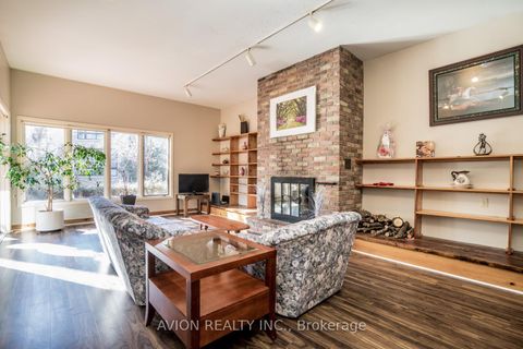 Photo 7 at 215 Dunview Avenue, Willowdale East, Toronto