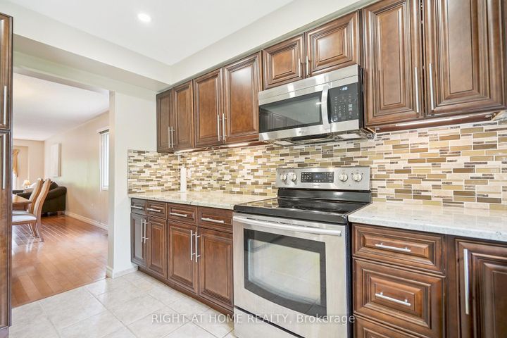 Photo 8 at 309 Amberly Boulevard, Ancaster, Hamilton