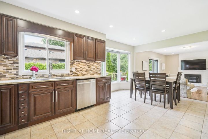 Photo 10 at 309 Amberly Boulevard, Ancaster, Hamilton