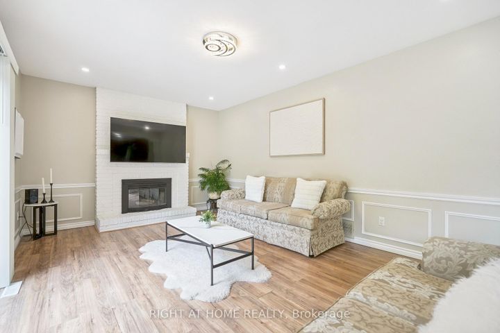 Photo 13 at 309 Amberly Boulevard, Ancaster, Hamilton