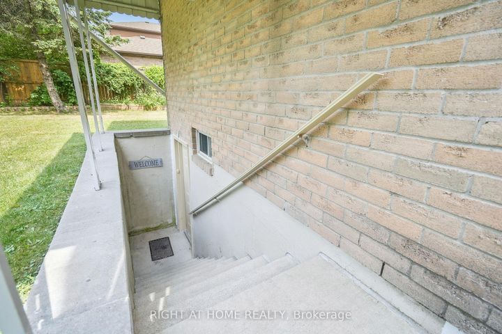Photo 25 at 309 Amberly Boulevard, Ancaster, Hamilton